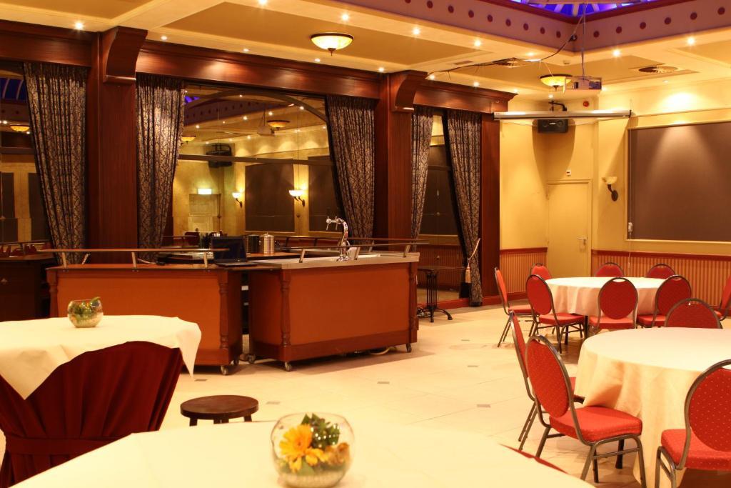 Hotel De Harmonie Linne ภายนอก รูปภาพ